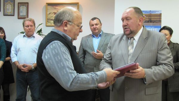 Руководитель Крымавтотранса Игорь Коробчук (справа)