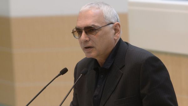Глава киноконцерна Мосфильм Карен Шахназаров Глава киноконцерна Мосфильм Карен Шахназаров