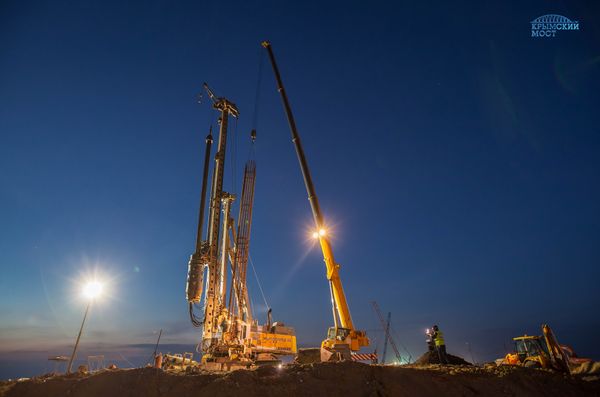 На первом участке строительства Крымского моста завершилось обустройство свай