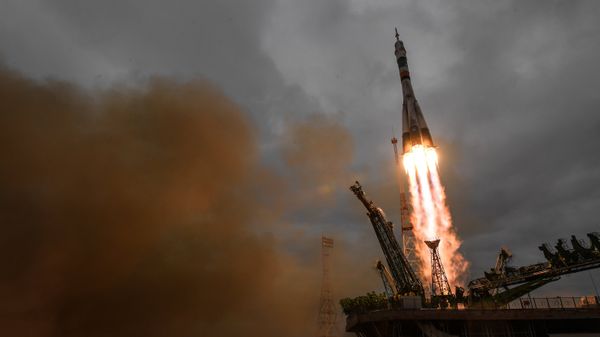 Пуск ракеты-носителя Союз-ФГ с пилотируемым кораблем Союз МС-02 с космодрома Байконур