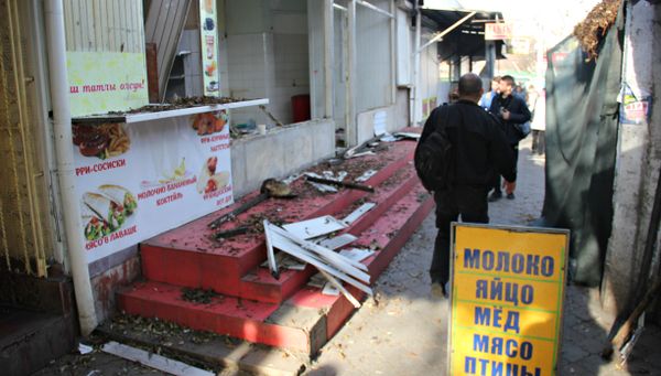 Снос торговых павильонов на Центральном рынке Симферополя Снос торговых павильонов на Центральном рынке Симферополя