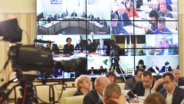 Совещание в режиме видеоконференцсвязи с главами администраций муниципальных образований в РК под руководством Главы Крыма Сергея Аксенова