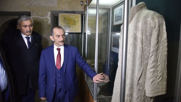 Посещение турецкой делегацией Ханского дворца в Бахчисарае