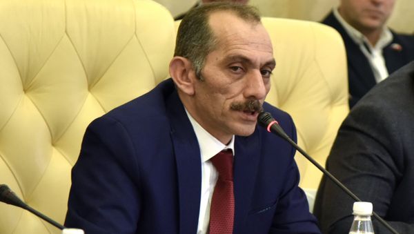 Глава турецкой ассоциации евразийских правительств Хасан Дженгиз во время встречи представителей делегации из Турции с бизнес-сообществом Крыма, крымскими татарами, проживающими на полуострове, а также с представителями крымских властей