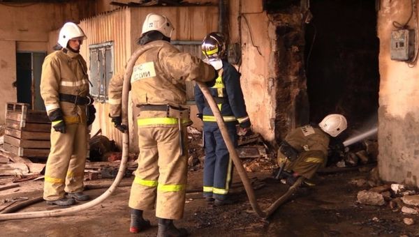Тушение пожара в Евпатории Тушение пожара в Евпатории