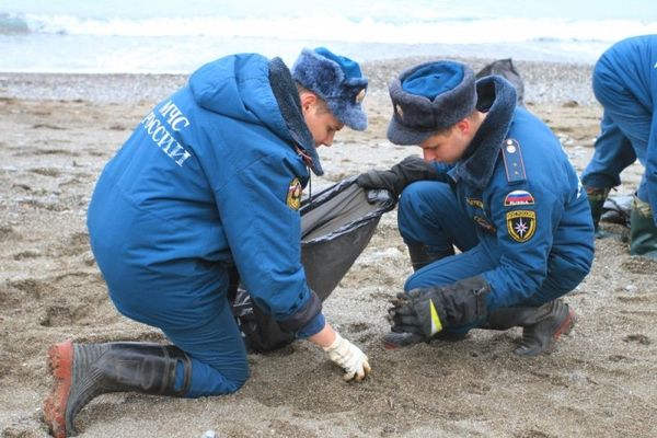 Уборка загрязненного пляжа в Судаке