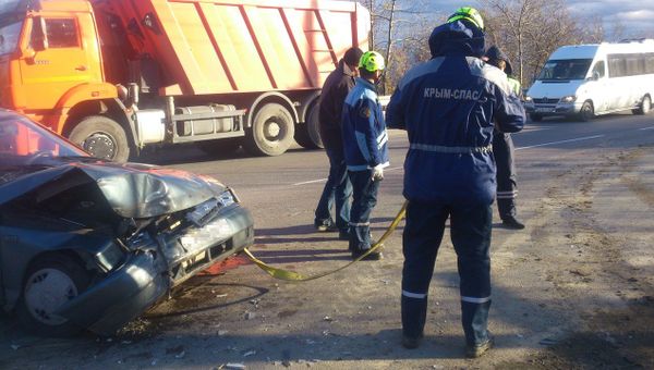 Авария с участием автомобилей Камаз и ВАЗ 2111 в селе Виноградное под Алуштой