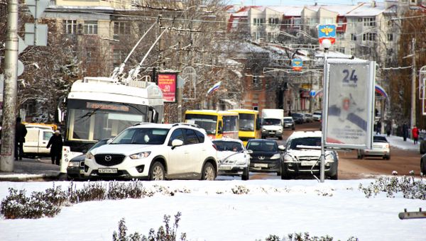 Пробки в заснеженном Симферополе. Архивное фото