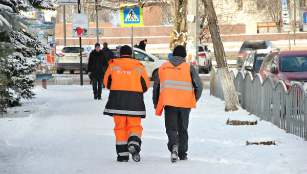 Снег в Симферополе. Архивное фото Снег в Симферополе. Архивное фото