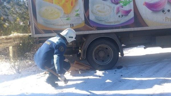 Пятитонный грузовой автомобиль Hyundai занесло на автодороге Алушта-Изобильное Пятитонный грузовой автомобиль Hyundai занесло на автодороге Алушта-Изобильное