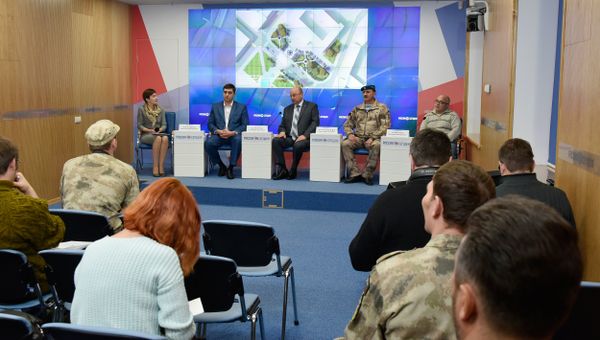 Пресс-конференция Памятник Народному ополчению всех времен в мультимедийном пресс-центре МИА Россия сегодня в Симферополе