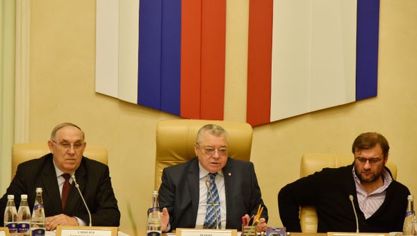 Расширенное заседание Совета Общественной палаты Крыма. Слева направо: заместитель председателя Общественной палаты РК Александр Сибилев, председатель Общественной палаты РК Григорий Иоффе и российский актер Михаил Пореченков Расширенное заседание Совета Общественной палаты Крыма. Слева направо: заместитель председателя Общественной палаты РК Александр Сибилев, председатель Общественной палаты РК Григорий Иоффе и российский актер Михаил Пореченков