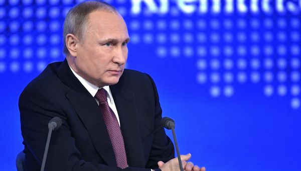 Президент РФ Владимир Путин на двенадцатой большой ежегодной пресс-конференции в Центре международной торговли на Красной Пресне Президент РФ Владимир Путин на двенадцатой большой ежегодной пресс-конференции в Центре международной торговли на Красной Пресне