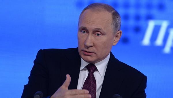 Президент РФ Владимир Путин на двенадцатой большой ежегодной пресс-конференции в Центре международной торговли на Красной Пресне. 23 декабря 2016 года