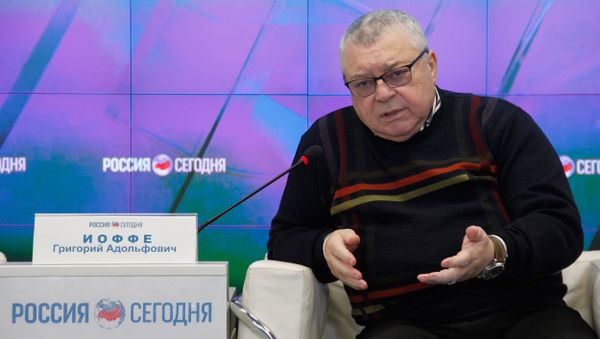 Председатель Общественной палаты Республики Крым Григорий Иоффе на пресс-конференции в мультимедийном пресс-центре МИА Россия сегодня в Симферополе