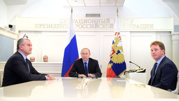 Президент РФ В. Путин провел видеоконференцию по вопросу старта подачи газа в Крым из материковой России