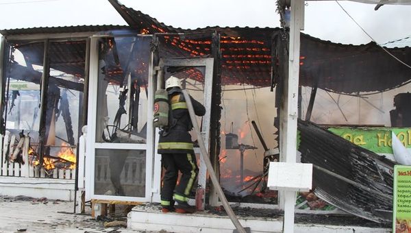 На набережной Севастополя сгорело кафе