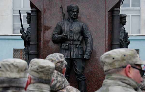 Открытие памятника Народному ополчению всех времен в Симферополе