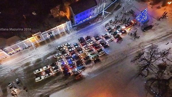 В Евпатории прошел флешмоб Автоелка