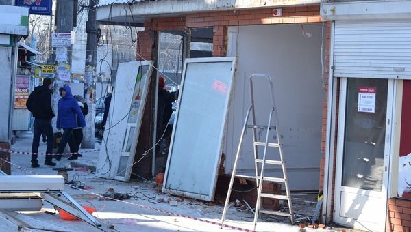 На Центральном рынке Симферополя продолжили сносить незаконные строения
