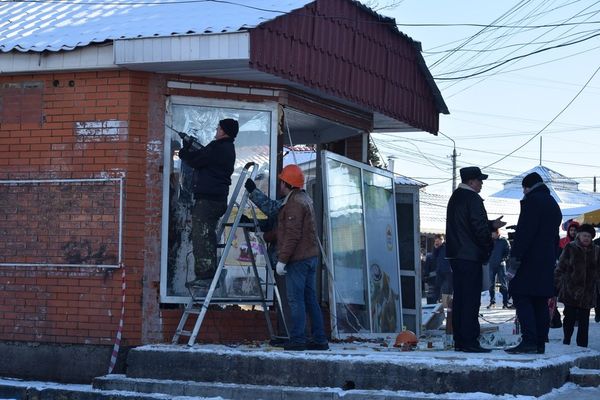 На Центральном рынке Симферополя продолжили сносить незаконные строения На Центральном рынке Симферополя продолжили сносить незаконные строения