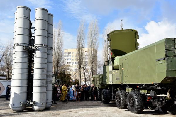 В Феодосии на боевое дежурство заступил полк, вооруженный комплексами ПВО С-400 Триумф