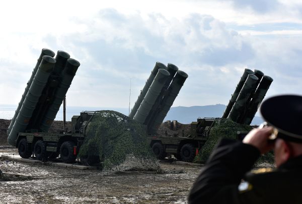 В Феодосии на боевое дежурство заступил полк, вооруженный комплексами ПВО С-400 Триумф