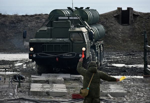 В Феодосии на боевое дежурство заступил полк, вооруженный комплексами ПВО С-400 Триумф