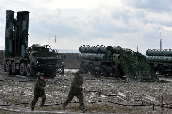 В Феодосии на боевое дежурство заступил полк, вооруженный комплексами ПВО С-400 Триумф