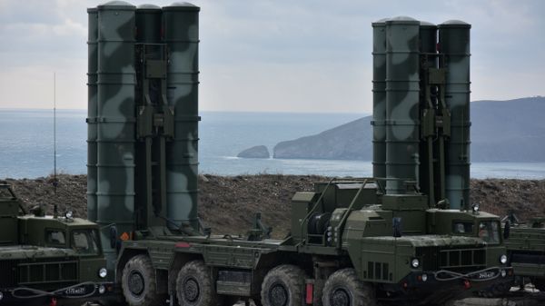 В Феодосии на боевое дежурство заступил полк, вооруженный комплексами ПВО С-400 Триумф