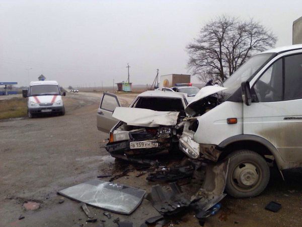 Лобовое столкновение автомобилей на трассе Нижнегорск – Белогорск