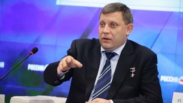 Глава ДНР Александр Захарченко на пресс-конференции в мультимедийном пресс-центре МИА Россия сегодня в Симферополе