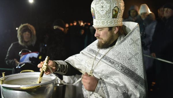 Крещение в районе Красных пещер в Крыму