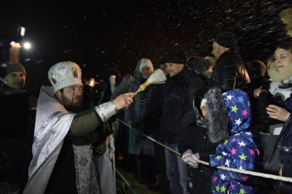 Крещение в районе Красных пещер в Крыму