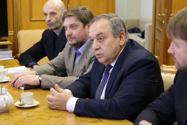Встреча заместителя председателя Совета министров Республики Крым – постоянного представителя РК при президенте РФ Георгия Мурадова с лидером Сербской народной партии (СНП) Ненадом Поповичем в Москве