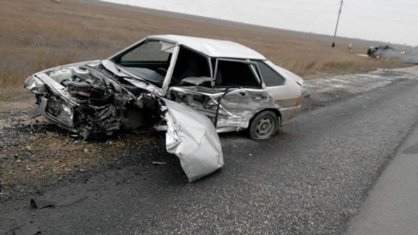 Бензовоз врезался в легковое авто на Керченской трассе и загорелся