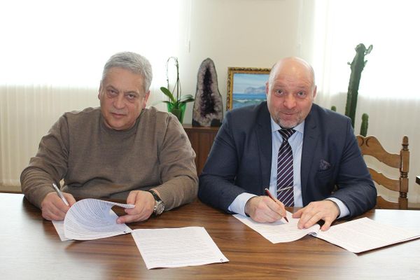 Подписание договора между ГУП РК Крымгеология и ЗАО ВАД 