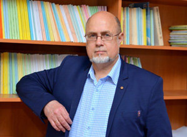 Завкафедрой русской и зарубежной литературы Таврической академии КФУ имени В.И. Вернадского Сергей КУРЬЯНОВ - ТОЛЬКО ДЛЯ АНОНСОВ!!!