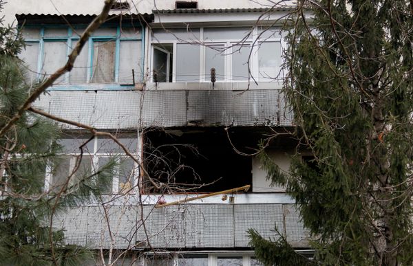 Место взрыва в квартире жилого дома в поселке Грэсовский (Симферополь)