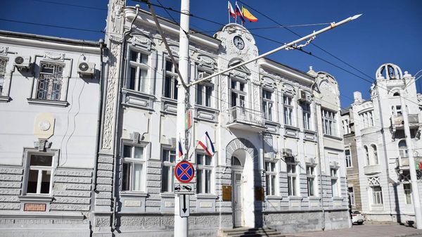В Евпатории запретили парковку на Театральной площади