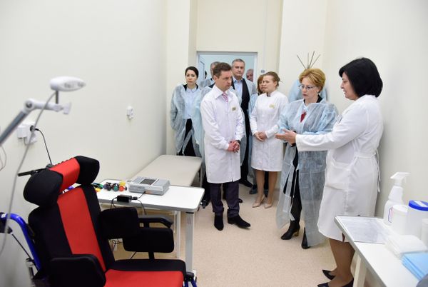 В Симферополе открыли Региональный сосудистый центр. В осмотре центра приняли участие министр здравоохранения РФ Вероника Скворцова и глава Республики Крым Сергей Аксенов