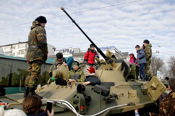 Выставка военной техники в Симферополе, посвященная Дню защитника Отечества Выставка военной техники в Симферополе, посвященная Дню защитника Отечества