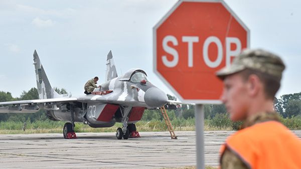 МиГ-29 ВВС Украины на аэродроме под Киевом. Архивное фото МиГ-29 ВВС Украины на аэродроме под Киевом. Архивное фото