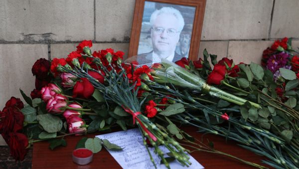 Цветы у здания МИД РФ в связи с кончиной постпреда России при ООН В.Чуркина