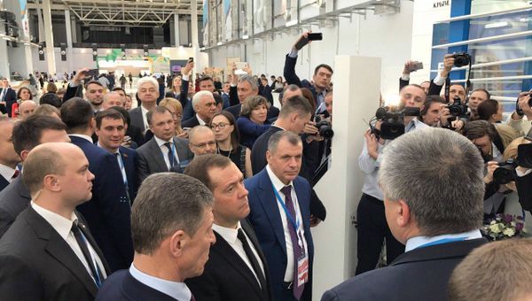 Российский инвестиционный форум в Сочи. Посещение крымского стенда руководством Правительства РФ