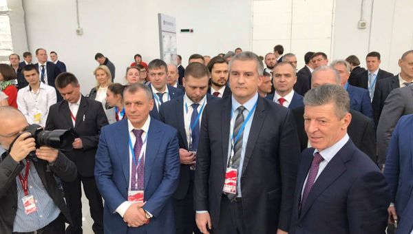 Российский инвестиционный форум в Сочи. Посещение крымского стенда руководством Правительства РФ