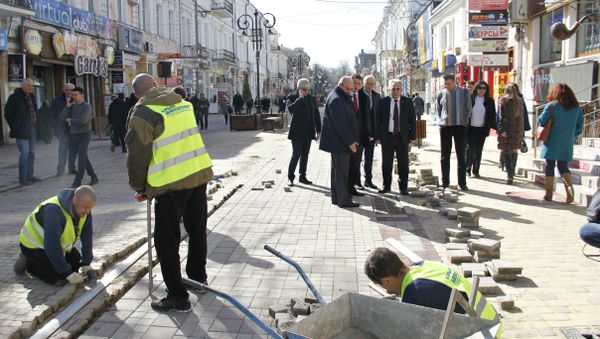 Осмотр хода исправления недостатков, допущенных в ходе реконструкции центральных улиц города