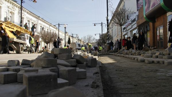 Работы по исправлению недостатков, допущенных в ходе реконструкции центральных улиц Симферополя