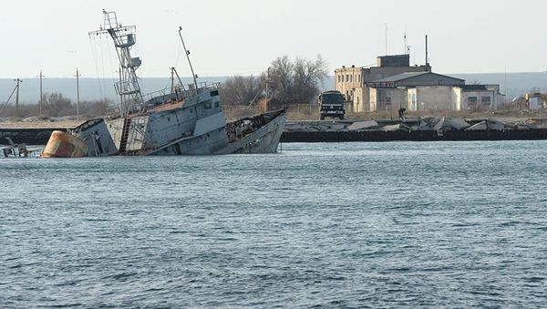 Затопленные корабли на озере Донузлав в Крыму
