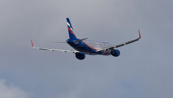 Самолет в аэропорту Симферополь